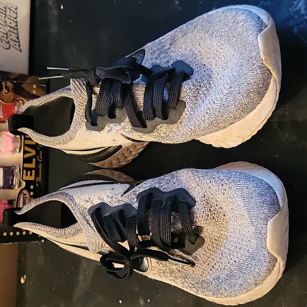 Nike Epic React Flyknit 2 Size 8 - image 1